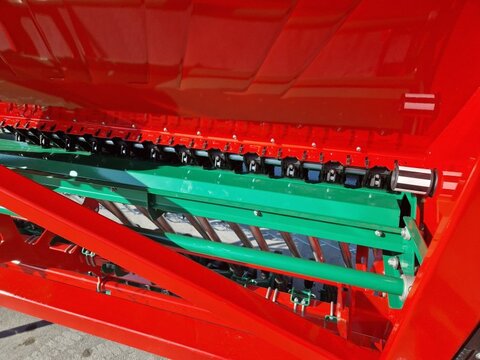 Agro Masz SN 301 aufgebaute Sämaschine elektrische Fahrgas 3