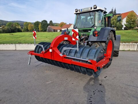 Dinapolis Silagewalze 3,00m 1700kg Hydraulische Seitenvers