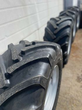 Sonstige Reifen 425/55R17 inkl. Felgen