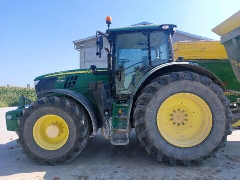 John Deere 6215R
