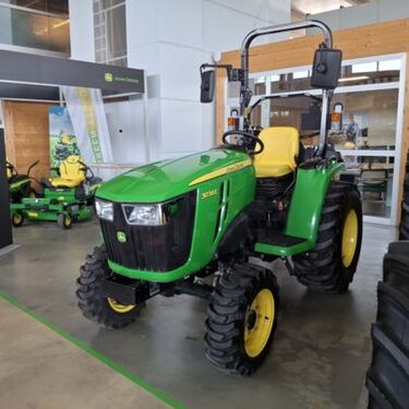 John Deere 3038E