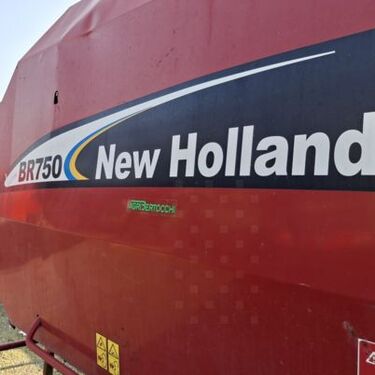 New Holland BR750 3