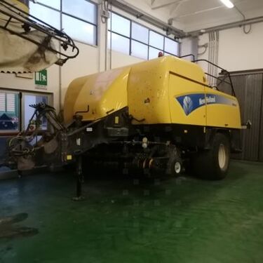 New Holland PRESSA NEW HOLLAND BB9080