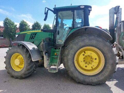 John Deere 6215R