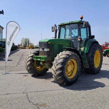 John Deere 6910