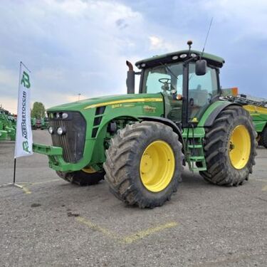 John Deere 8245R