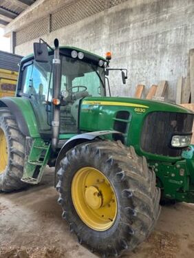 John Deere 6830