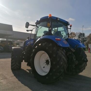 New Holland T7 210