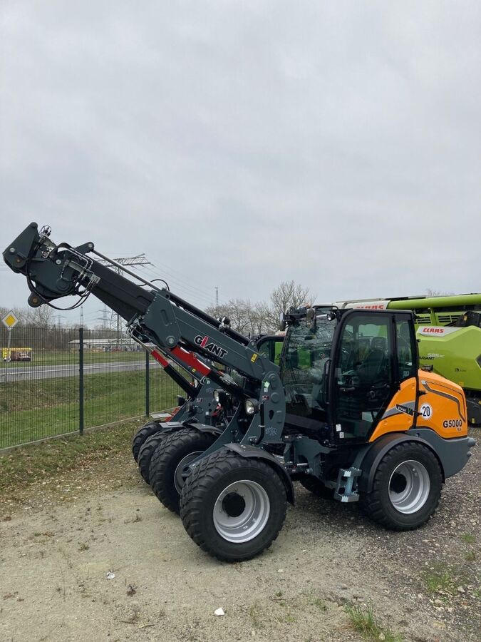 Giant G5000 Tele Radlader 1