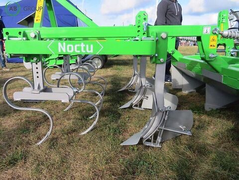 Sonstige ridging plough with attachment for ridge forming
