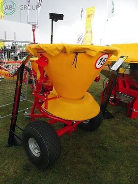 Jarmet rozsiewacz nawozów ciągany GP 200 3