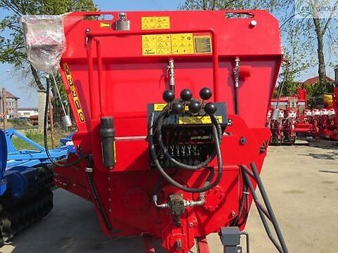 Poziomy wóz paszowy FMHII 8 2