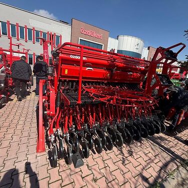 Sonstige Mechaniczny nabudowany siewnik zbożowy z nawozem