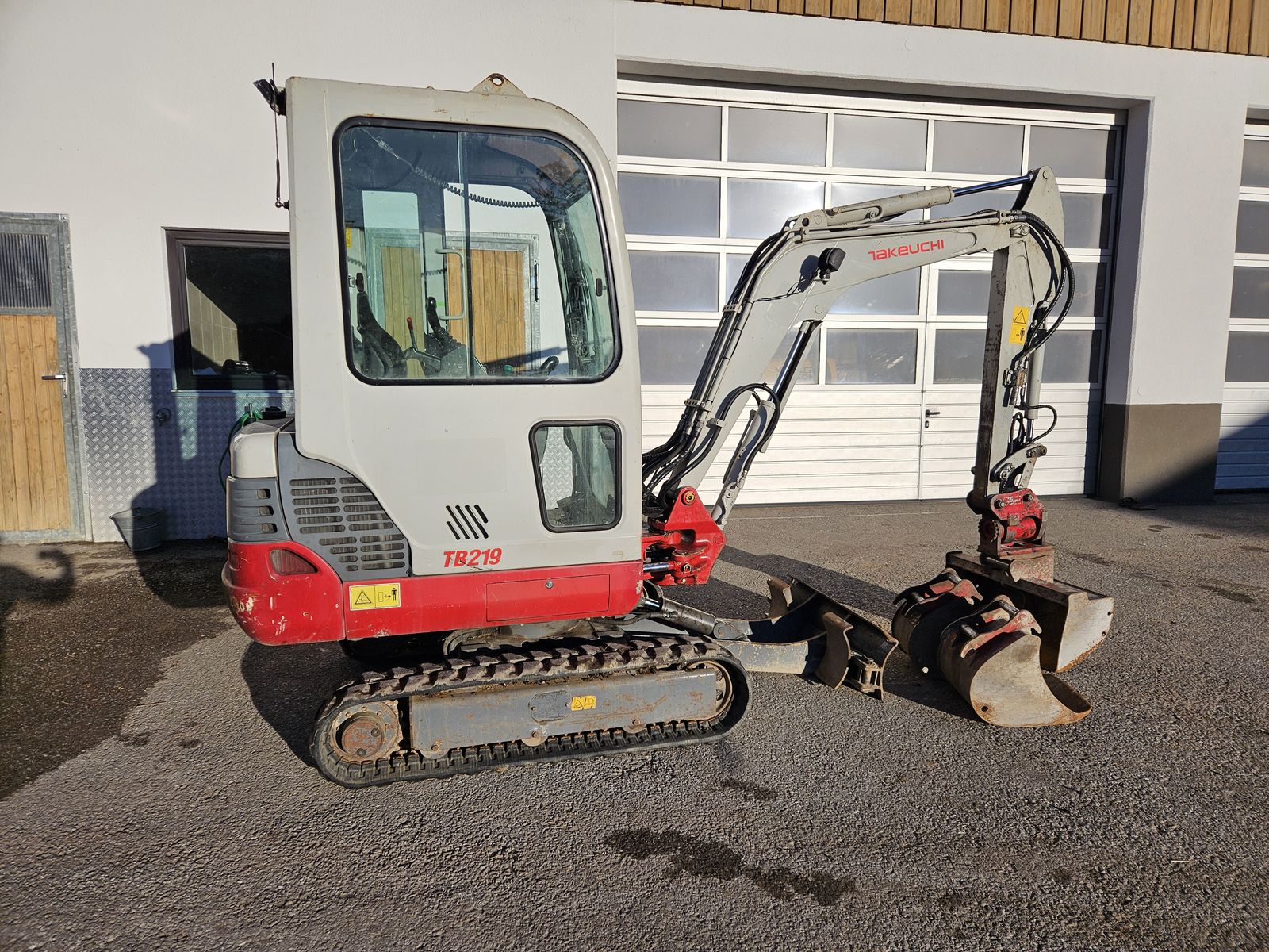 Takeuchi TB 219 Powertilt  2