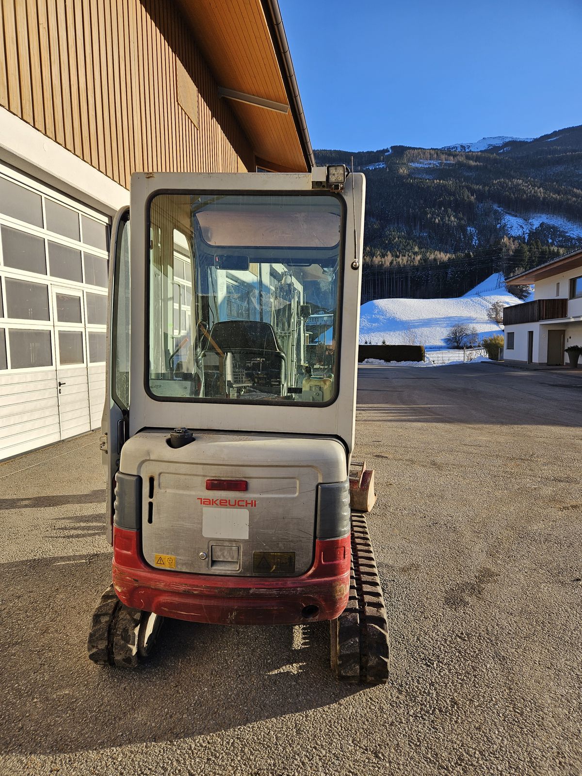 Takeuchi TB 219 Powertilt  3