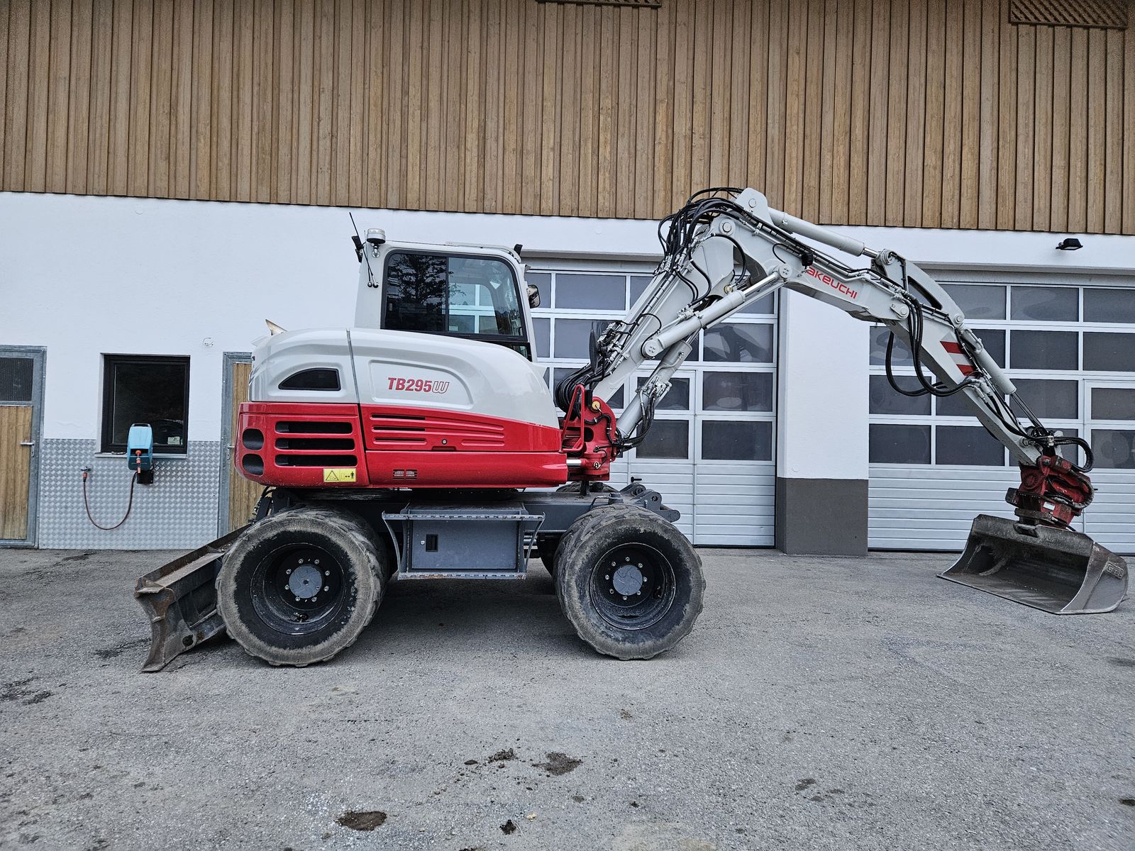 Takeuchi TB 295 W 1