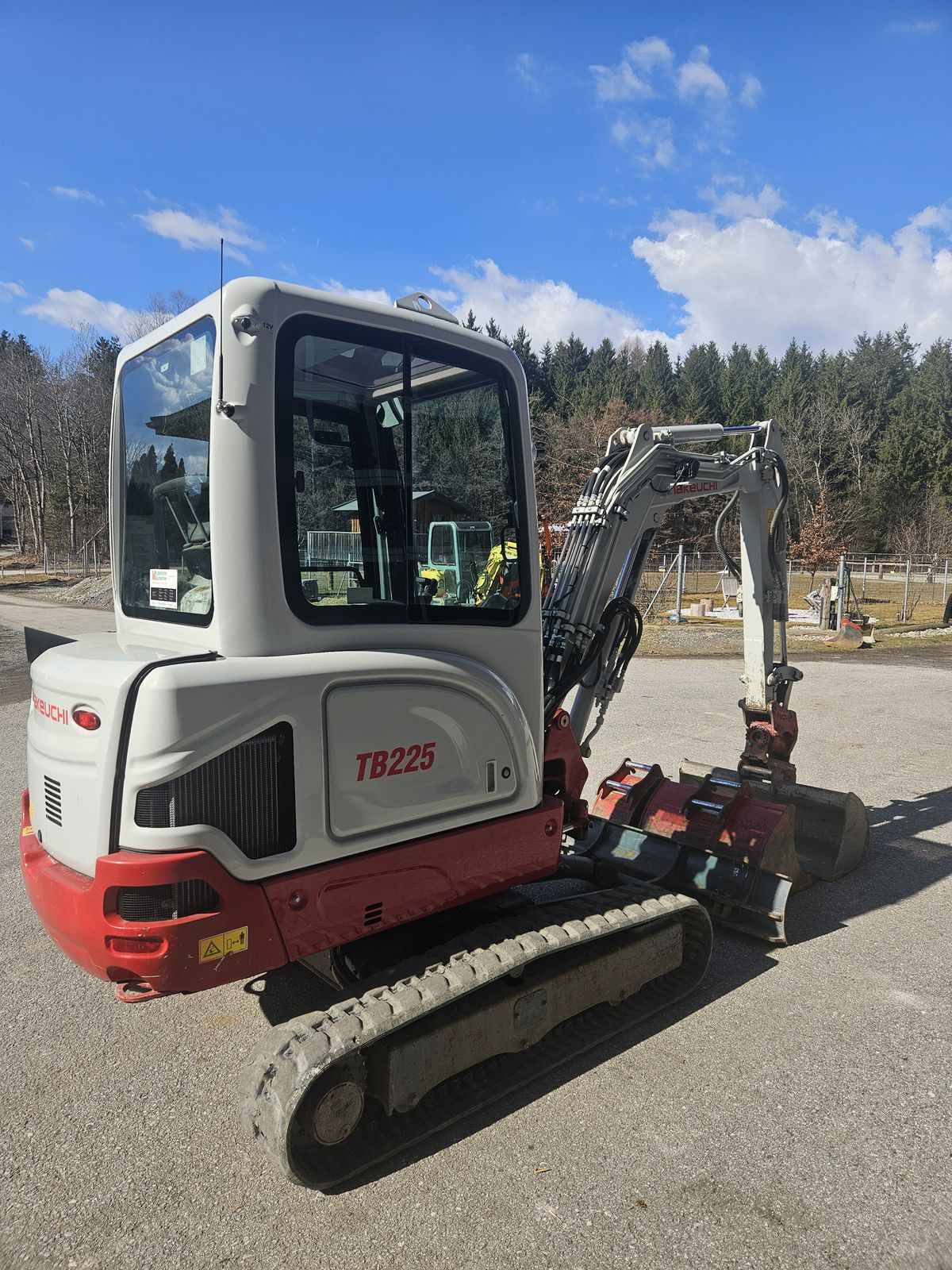 Takeuchi TB 225 2