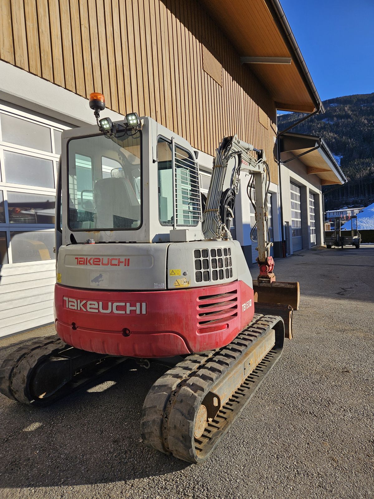 Takeuchi TB153 FR Powertilt 2