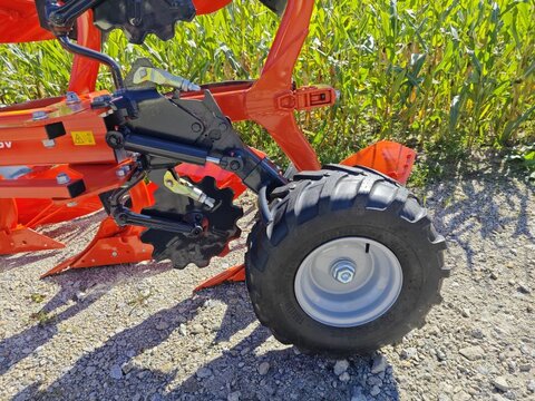 Kubota RM4005V Pflug 3