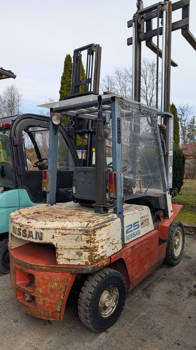 Nissan 2,5 tonnen Diesel Duplex & SS,  2