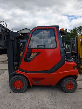 Linde 2 tonnen Diesel Tripelx& Seitenschieber, Zinkenv