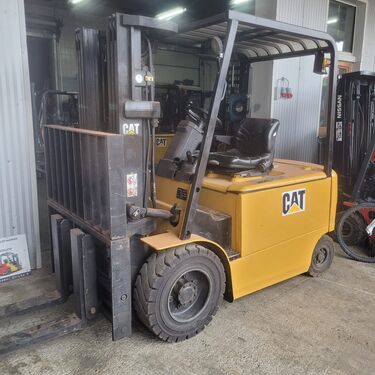 CAT 3 tonnen Elektro Triplex& Seitenschieber, Zinken