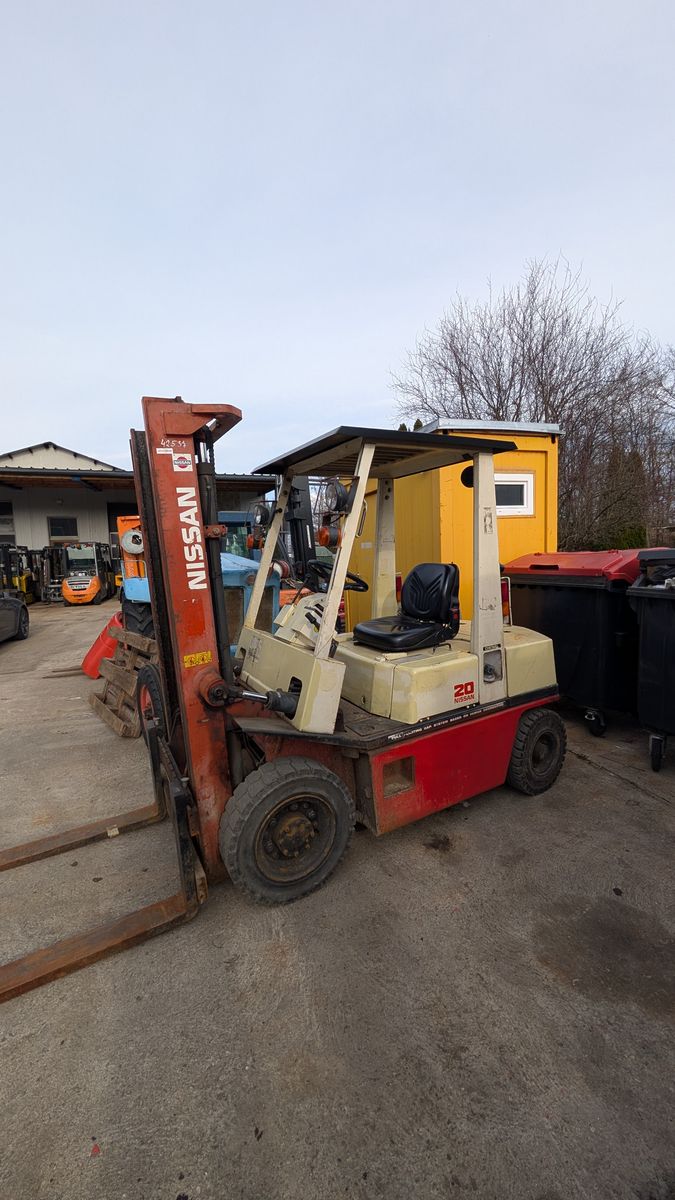 Nissan 2 tonnen Diesel Duplex & ,  2