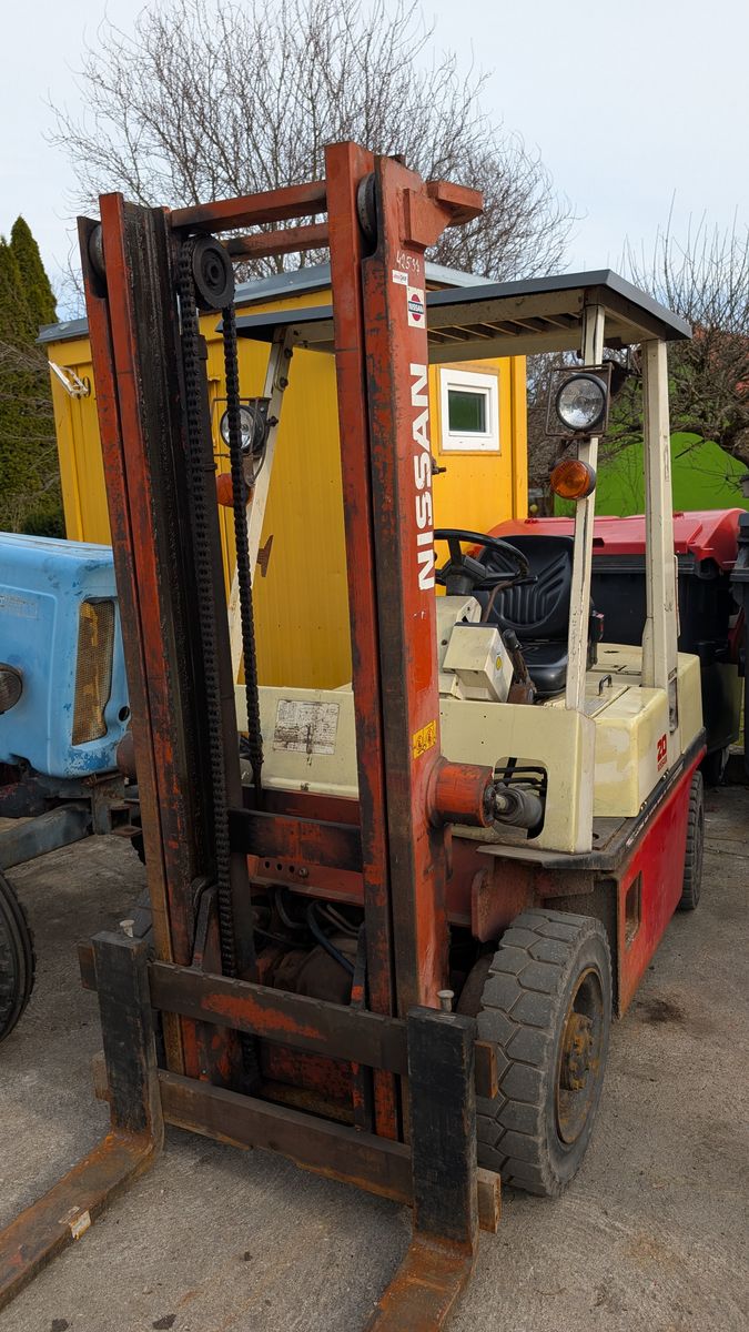 Nissan 2 tonnen Diesel Duplex & ,  3