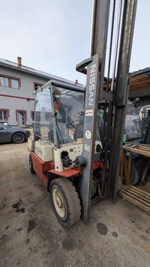 Nissan 2,5 tonnen Diesel Duplex