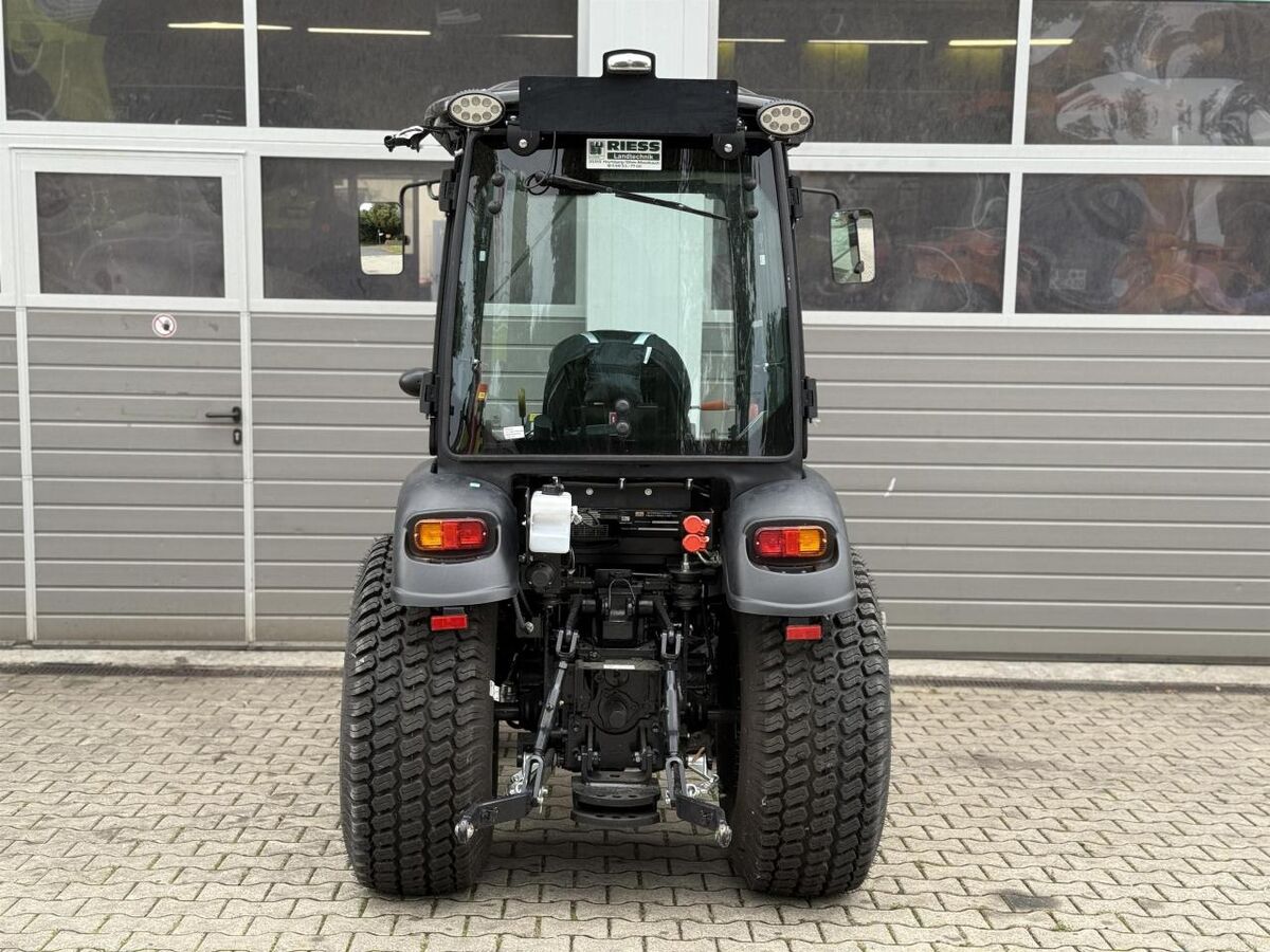 Solis 26 HST Kabine Panther (Black) 3