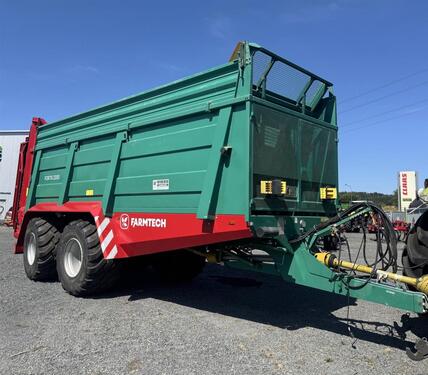 Farmtech FORTIS 2200 Abschiebewagen + Streuwerk