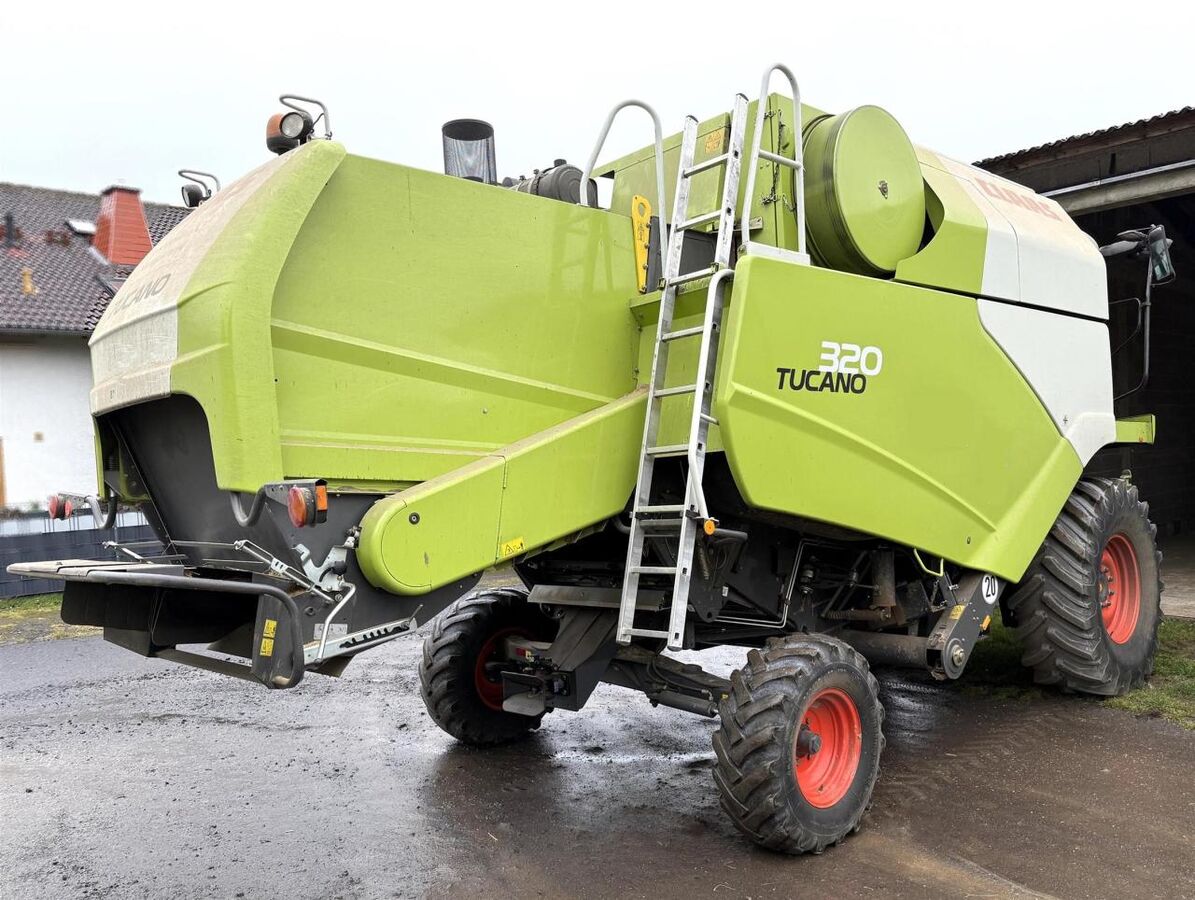 Claas TUCANO 320 + C490 3