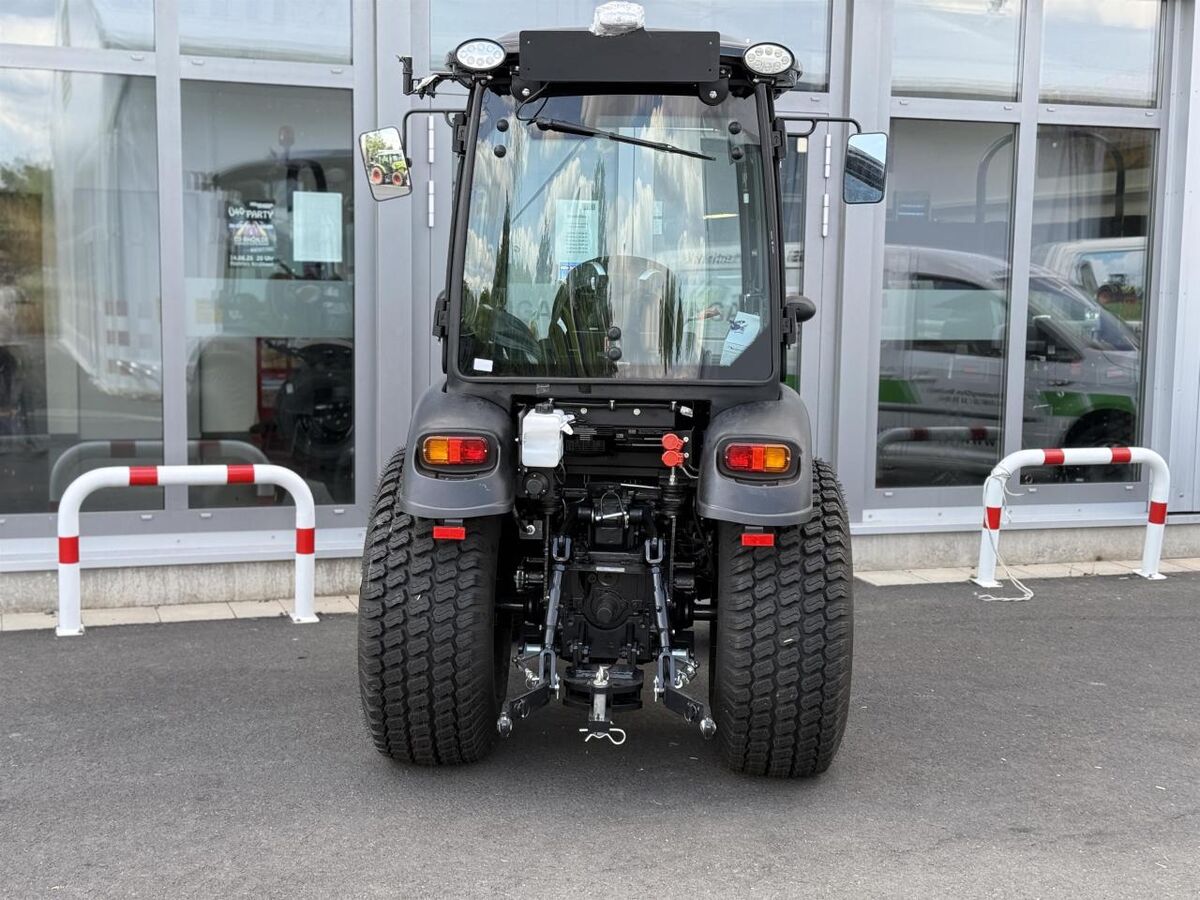 Solis 26 HST Kabine Panther (Black) 3