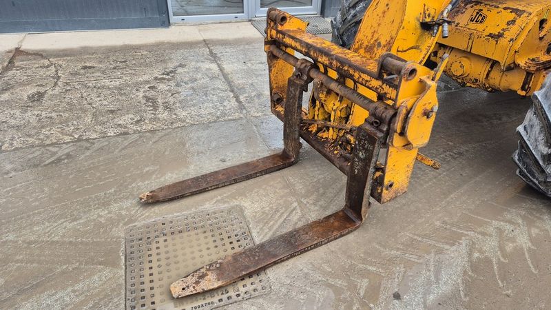 JCB 528-70 - 2002 YEAR - 5550 HOURS - 7M - 2.8T 3