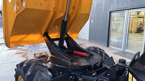 JCB 6TST - 2017 YEAR - 1860 WORKING HOURS