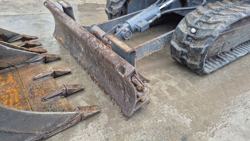 Takeuchi TB225 - 2021 YEAR - 1365 HOURS - 3X BUCKETS 3