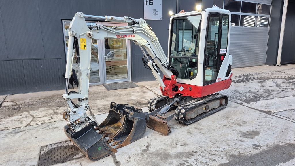 Takeuchi TB225 - POWERTILT - 2020 YEAR - 2460 HOURS 2