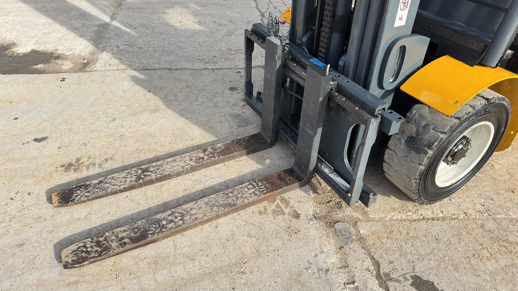 Jungheinrich TFG 430 - 2010 YEAR - 2100 HOURS – TRIPLEX 3