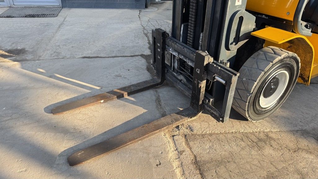 Jungheinrich DFG 545 - 2005 YEAR - 1065 HOURS – TRIPLEX 2