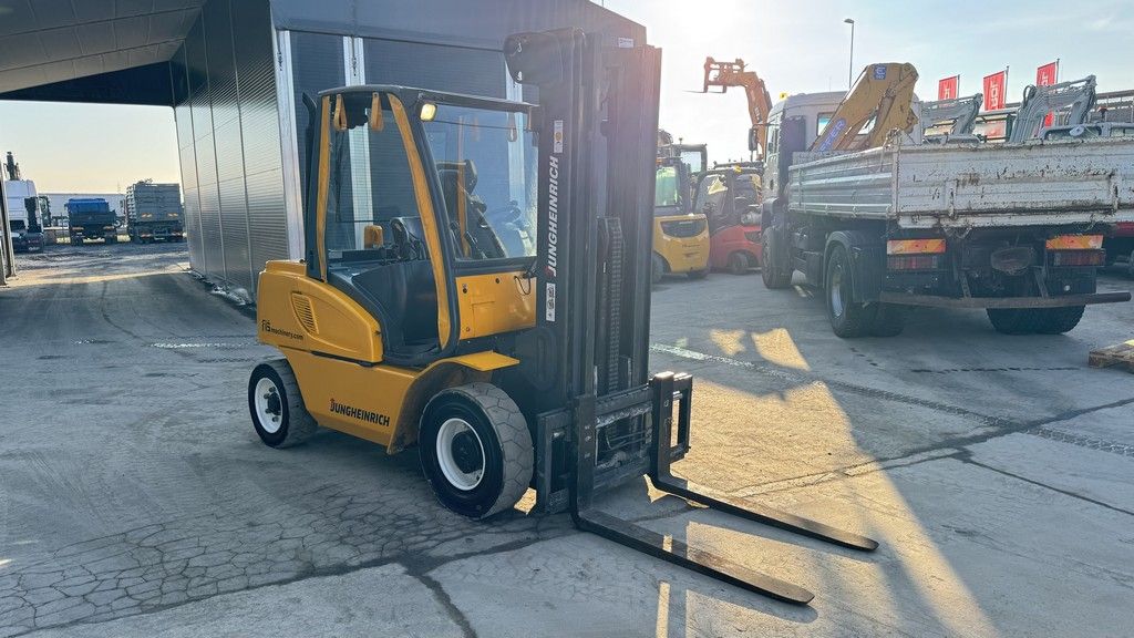 Jungheinrich DFG 545 - 2005 YEAR - 1065 HOURS – TRIPLEX 3
