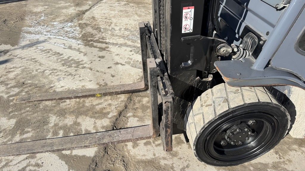 Toyota FDF30 - 2015 YEAR - TRIPLEX - 4075 HOURS 3