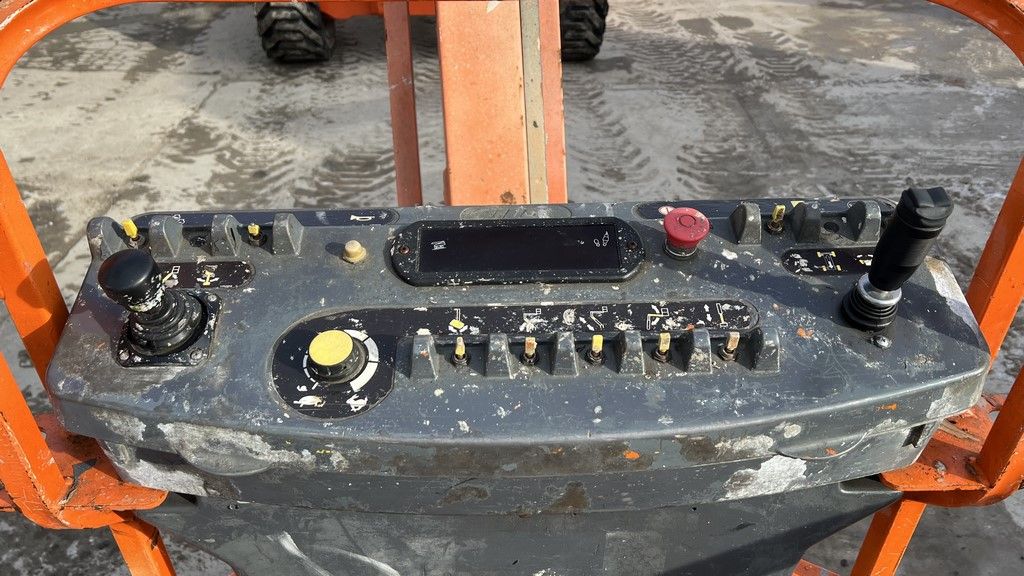 JLG 800 AJ - 2012 YEAR - 4495 HOURS - 26M 3