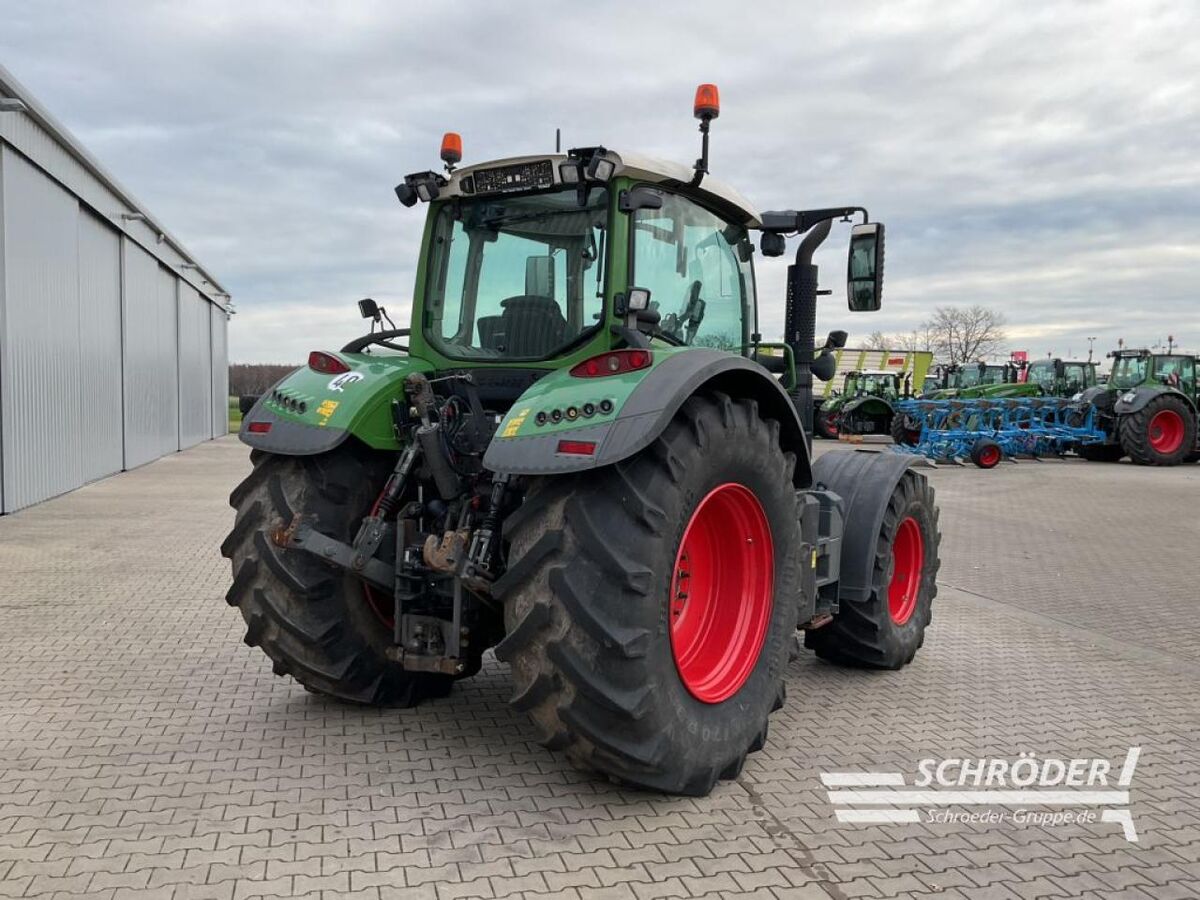 Fendt 724 VARIO S4 PROFI PLUS 2