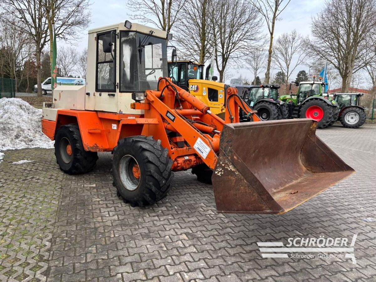 Schaeff SKL 851 + SCHAUFEL + PALETTENGABEL 2