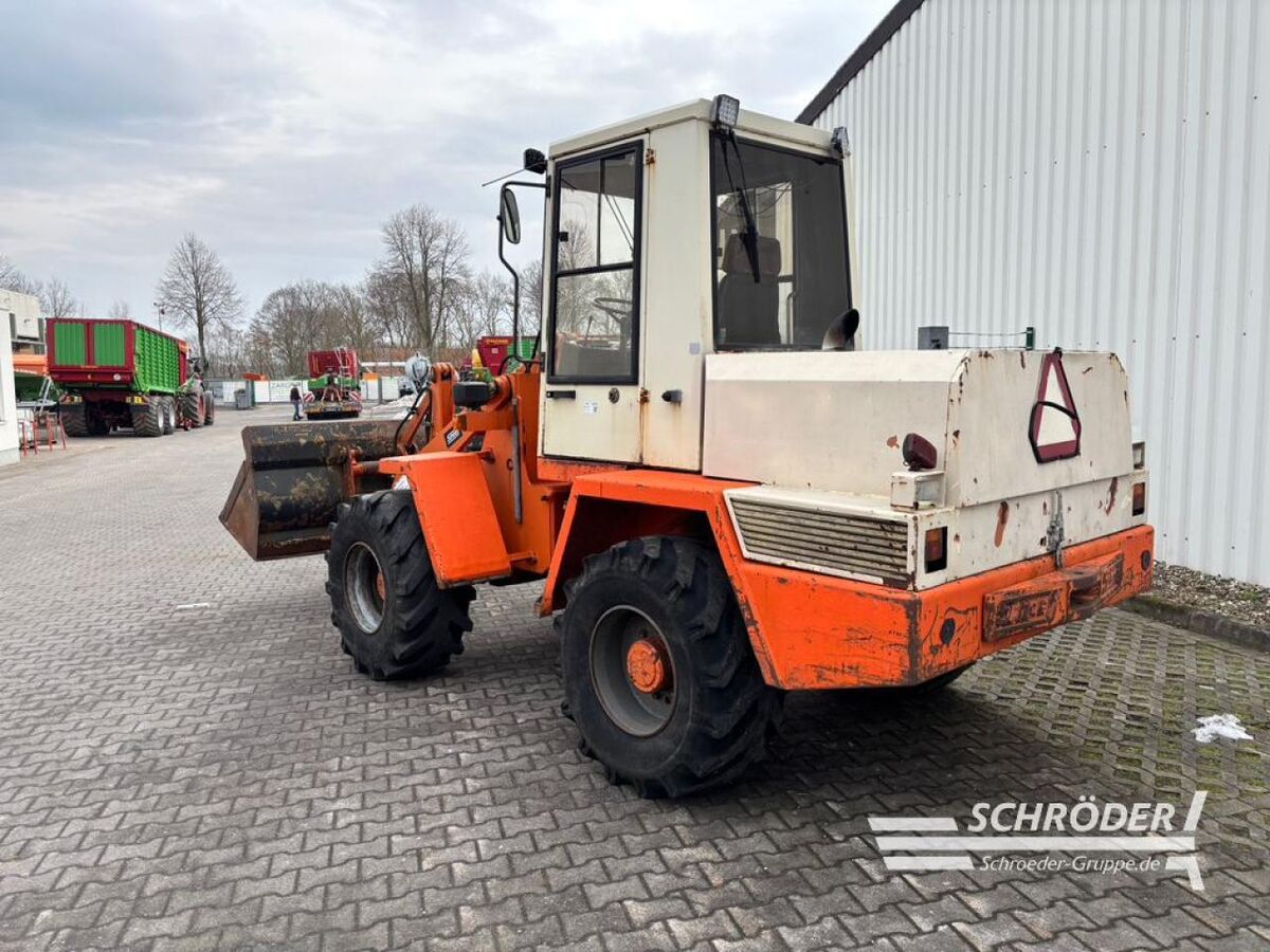 Schaeff SKL 851 + SCHAUFEL + PALETTENGABEL 3