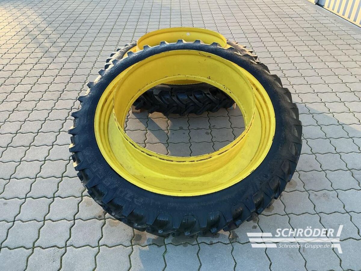 ZWILLINGSRÄDER 270/95 R 54 + VERSCHLÜSSE 2