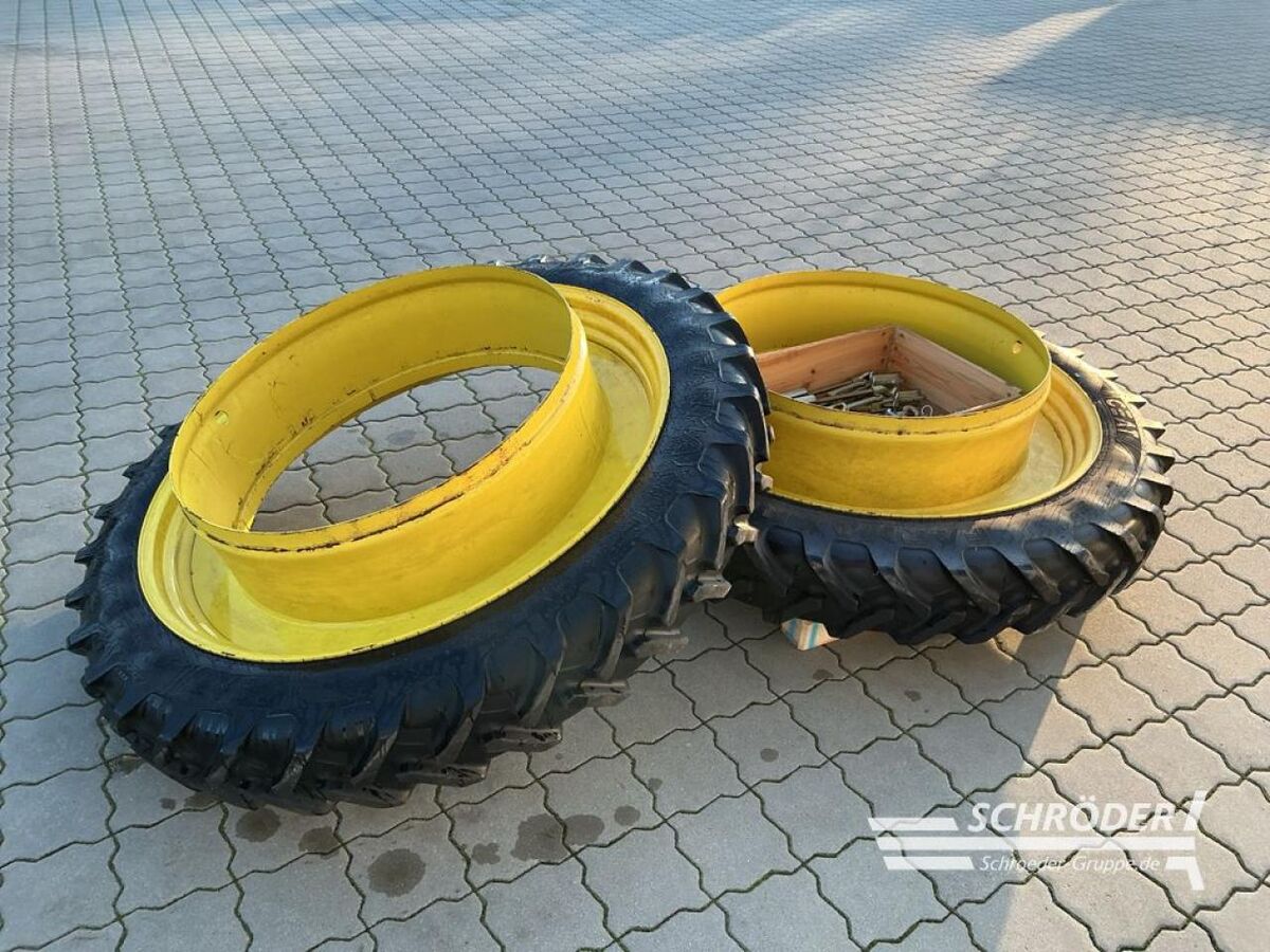 ZWILLINGSRÄDER 270/95 R 54 + VERSCHLÜSSE 3