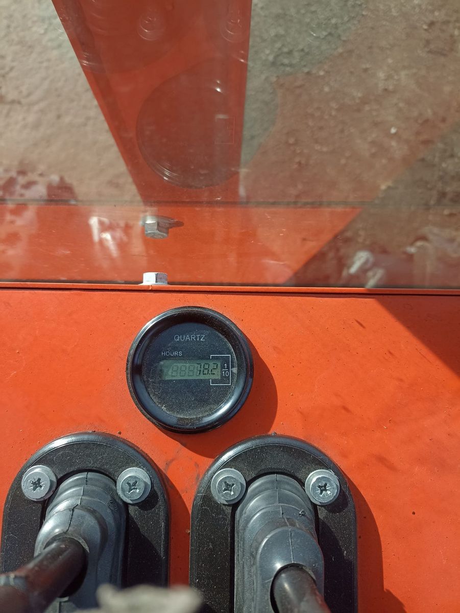 1 Tonnen Bagger mit Kabine – Bastlerfahrzeug 2