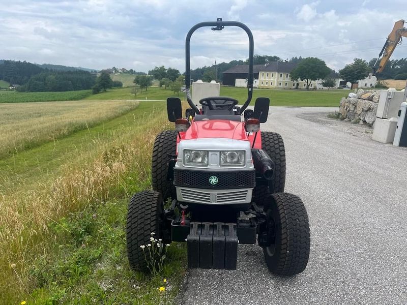 FIELDTRAC 224D mit Rasenbereifung & Allrad – NEU 3