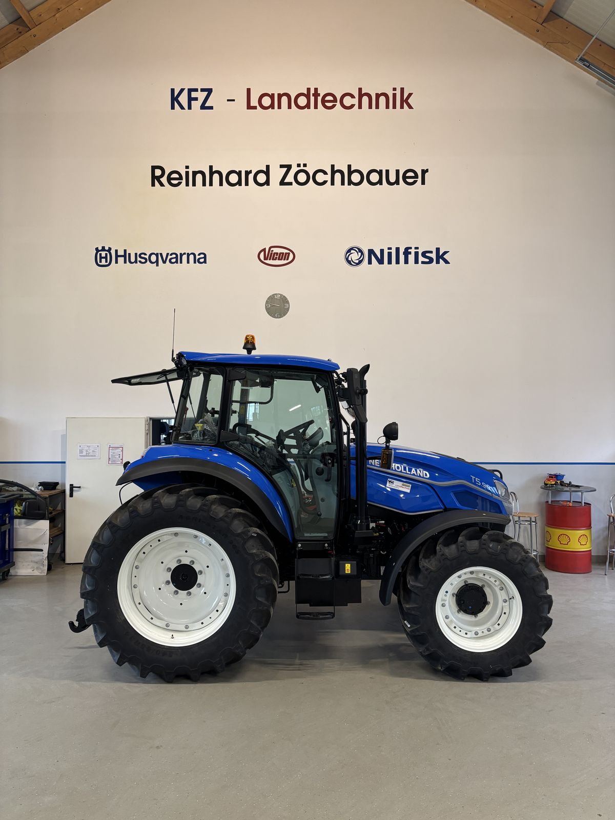 New Holland T5.90 Dual Command 1